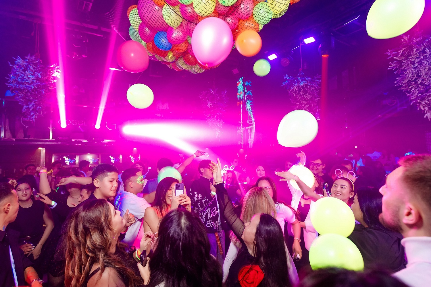 Fun & Sun Neon Party