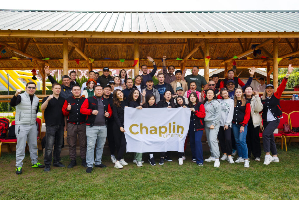 Chaplin — тимбилдинг с надувным парком — проект «Под Ключ»